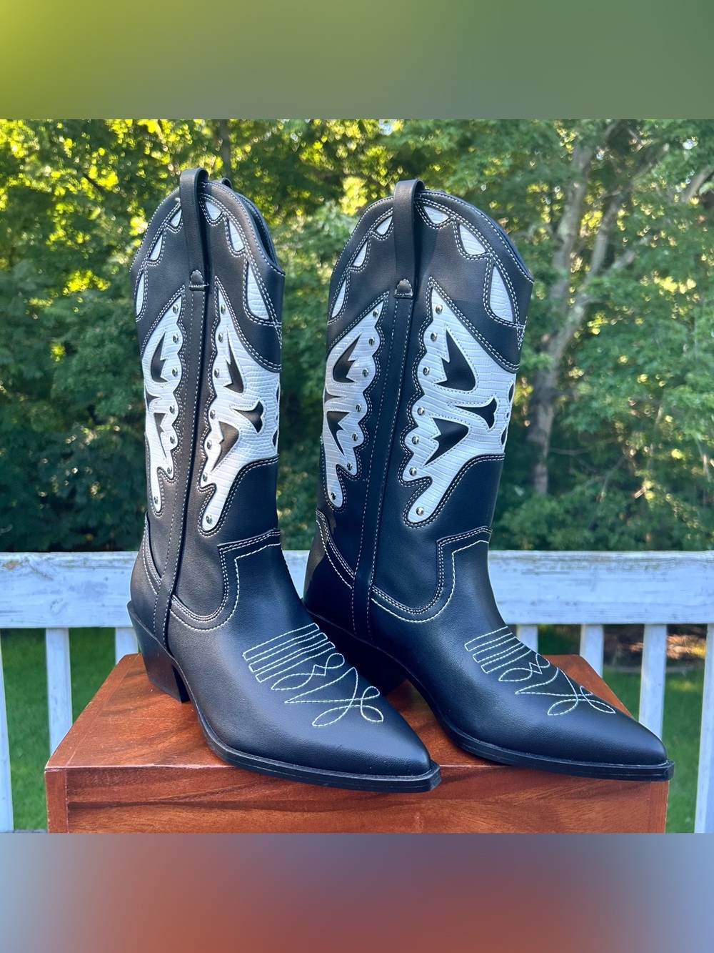 Women's Saloonn Novelty butterfly studded western Cowboy Coachella Boots size 8